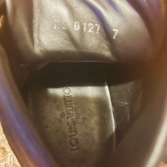 Mens Authentic Louis Vuitton high top sneakers - Picture 4 of 11